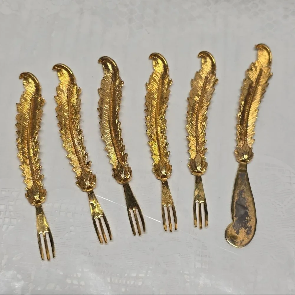 Janis Collection Hors d'oeuvre Gold Appetizer 5 Picks Forks & 1 Spread Knife